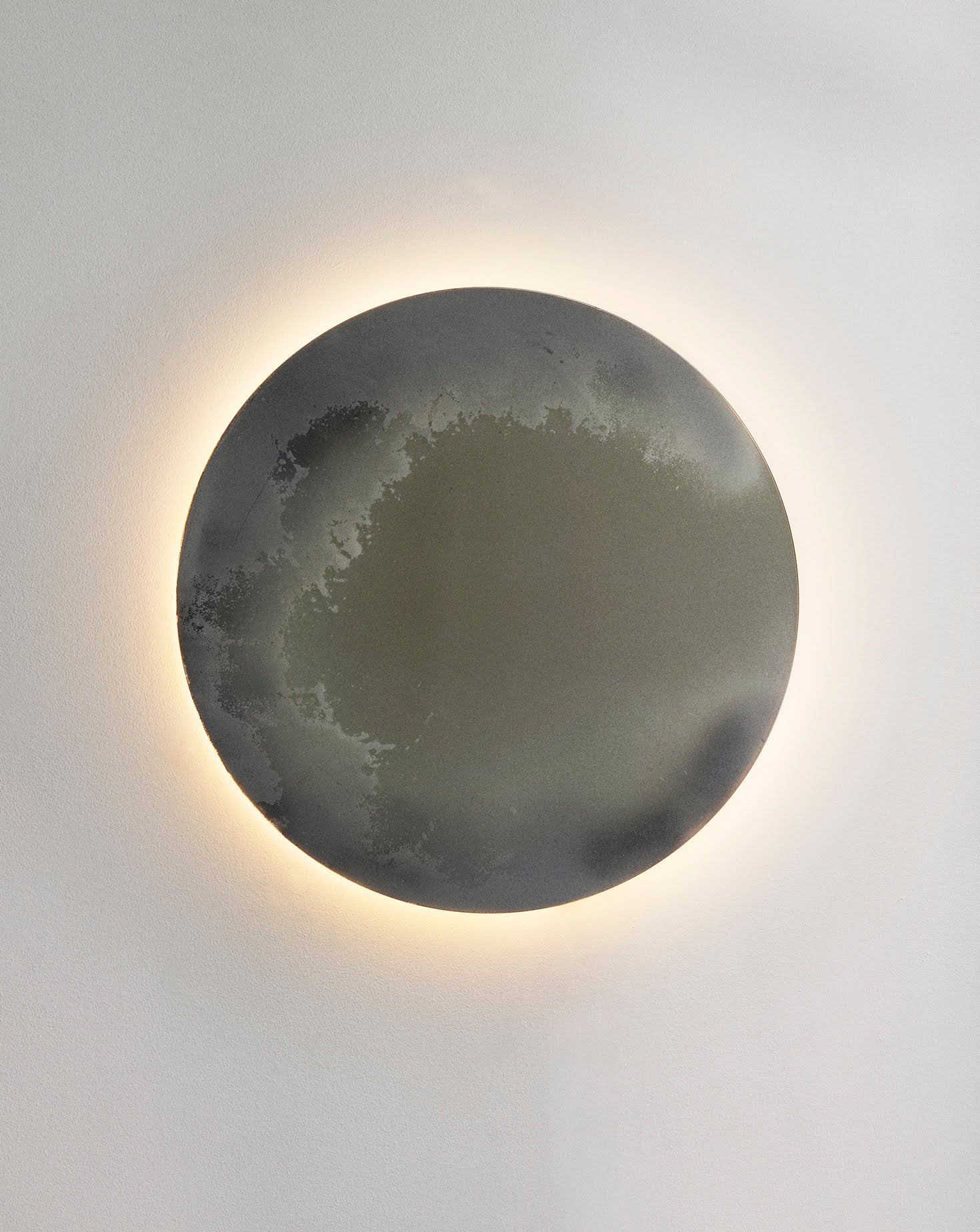 Sculptural Round 60 cm Mirror Light