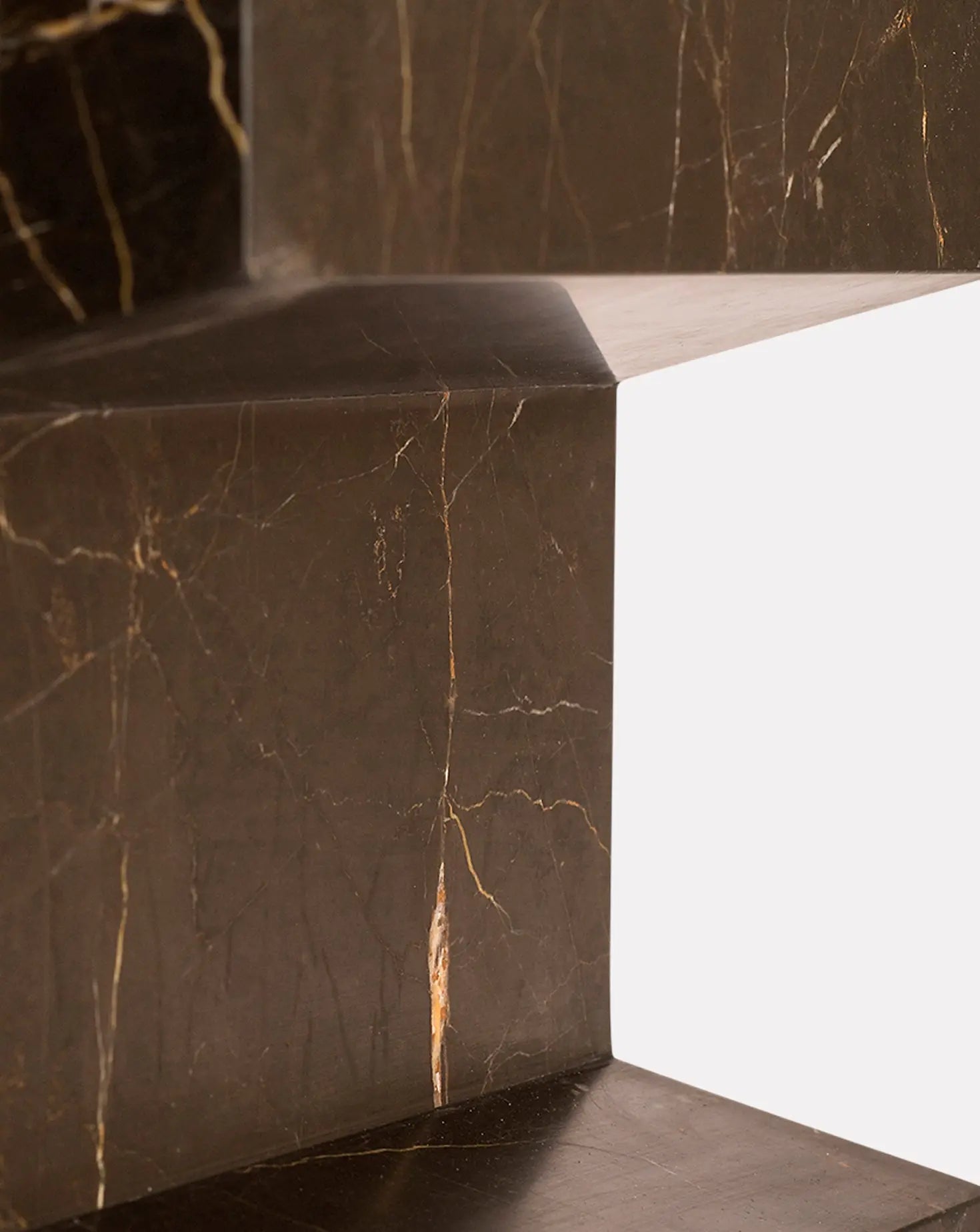 450 Marble Side Table RAILS