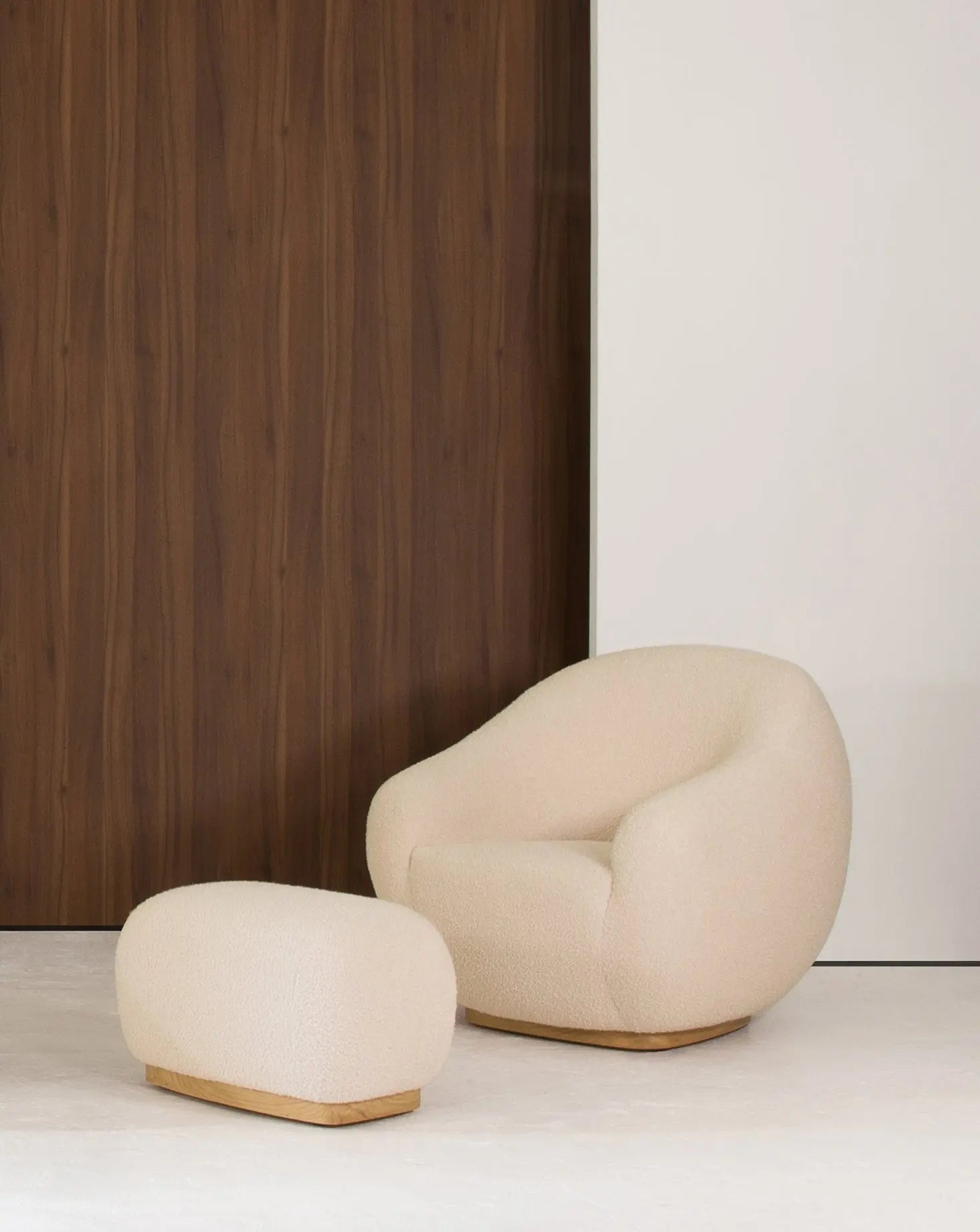 Niemeyer II Armchair Insidherland