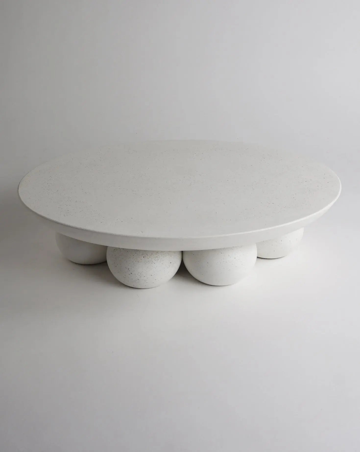 Piedi Oval Marble Centerpiece Stand Alentes