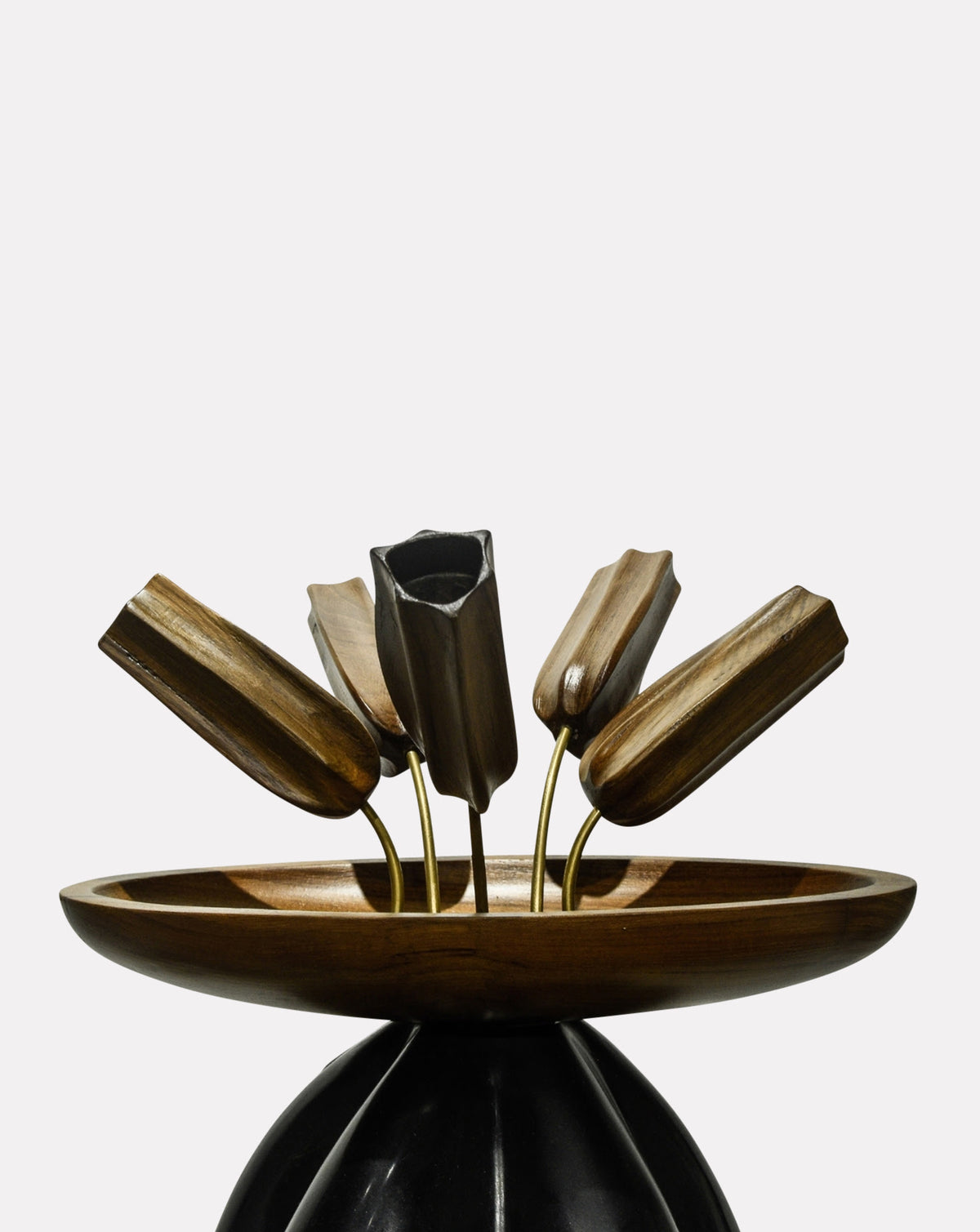 Collectible short sculpture with customisable dimensions for bespoke interior schemes