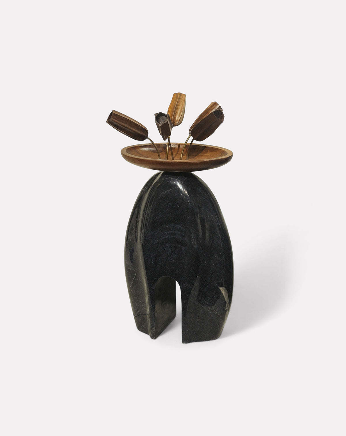 ARANYA short sculpture in black marble and teak, at home among luxury kitchenware and collected decor