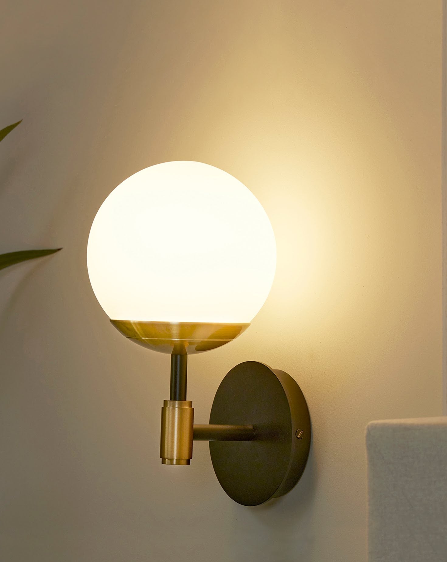 IO Single Wall Light