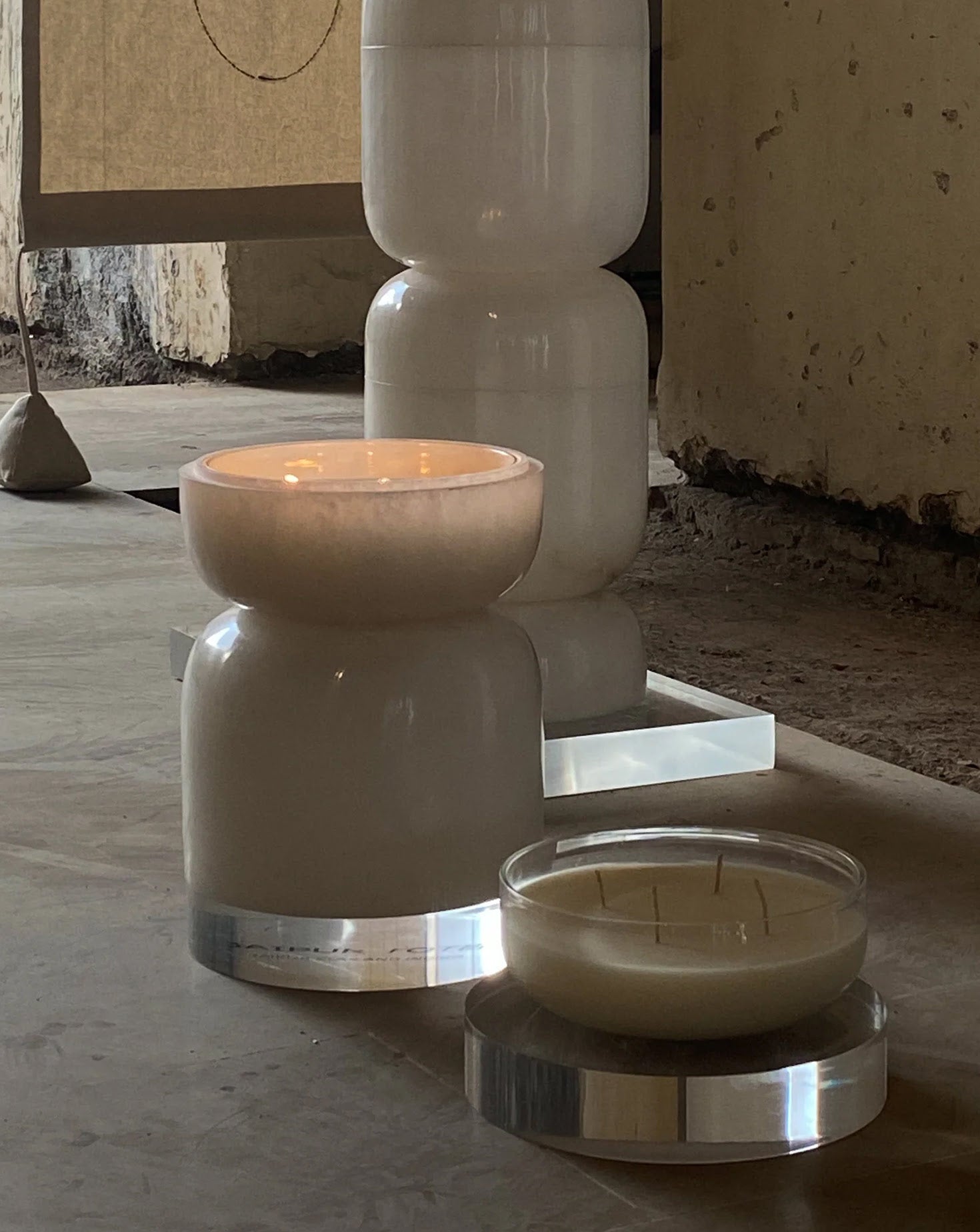 Monoform Alabaster White Stambh